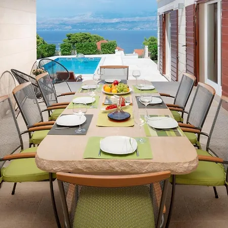 Sleeps 8 Pool Air Con Wifi * Splitska