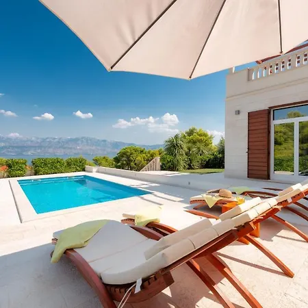 Villa Sleeps 8 Pool Air Con Wifi