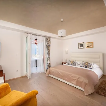 Sleeps 8 Pool Air Con Wifi Villa