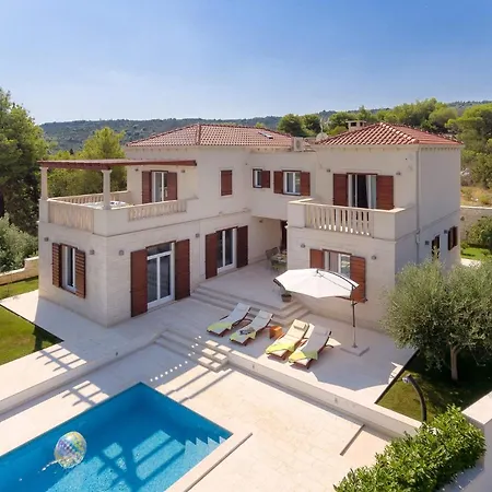 Sleeps 8 Pool Air Con Wifi Villa *